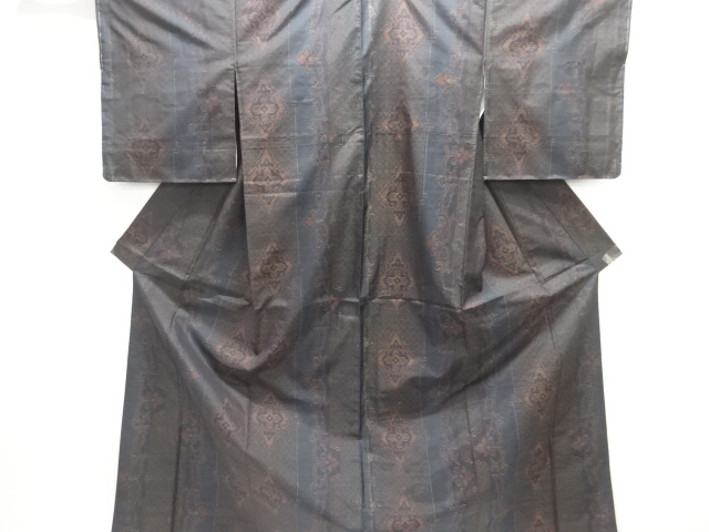 未使用品　菱華紋織り出し本場泥大島紬着物